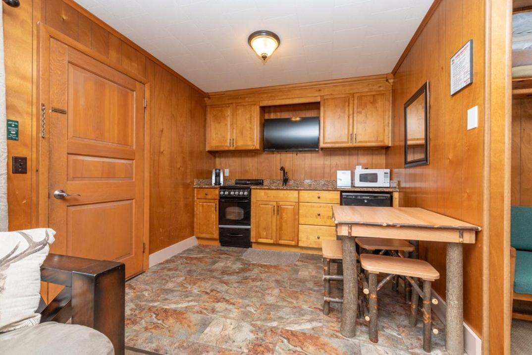 Shore Meadows Lodge Llc Λίμνη George Εξωτερικό φωτογραφία